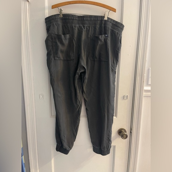 Gap women’s Tencel Joggers Size XXL NWT - Picture 2 of 7